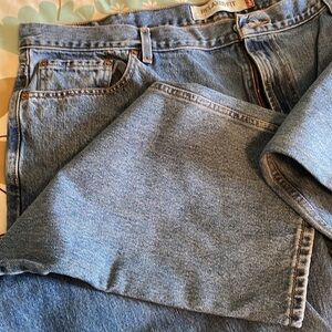 LEVI STROUDS JEANS. 46/32